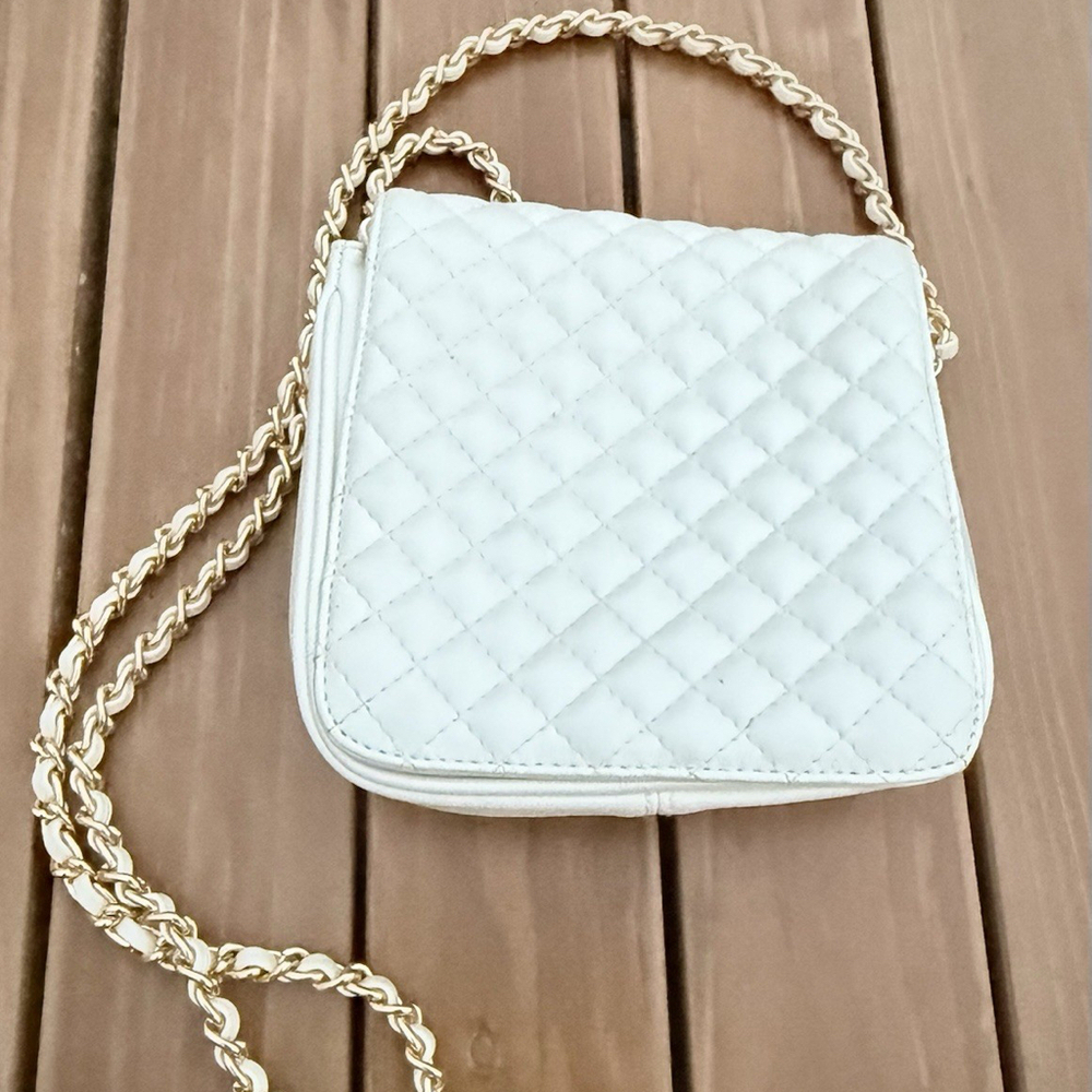 Vintage Amanda Smith Cream Quilted crossbody bag
